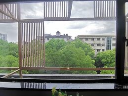 Zheda Yuanzheng Lanshe Hotel