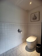 Zheda Yuanzheng Lanshe Hotel