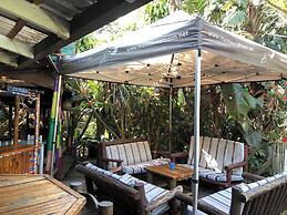 Mantis and Moon Backpacker Lodge