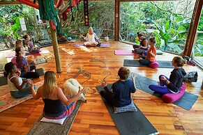 Mantis and Moon Backpacker Lodge