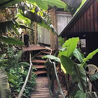 Mantis and Moon Backpacker Lodge