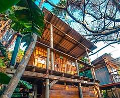 Mantis and Moon Backpacker Lodge