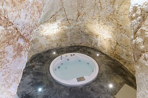 White Studio with Jacuzzi