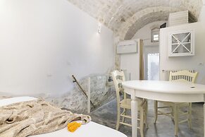White Studio with Jacuzzi