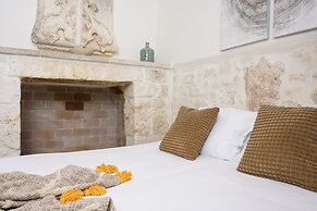 White Studio with Jacuzzi