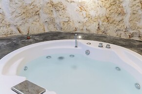 White Studio with Jacuzzi