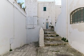 White Studio with Jacuzzi