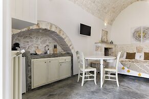 White Studio with Jacuzzi