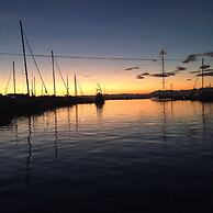 Peater Plaza in Roses