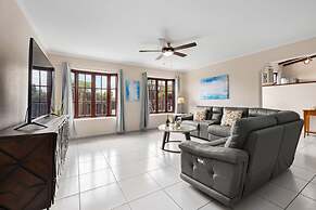 Sleeps 12 Spacious Private Pool Great Location