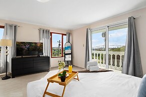 Sleeps 12 Spacious Private Pool Great Location