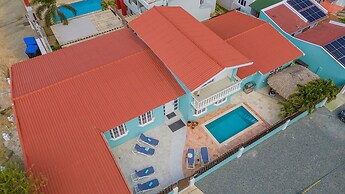 Sleeps 12 Spacious Private Pool Great Location