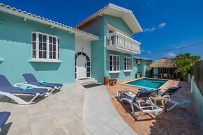 Sleeps 12 Spacious Private Pool Great Location