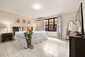 Sleeps 12 Spacious Private Pool Great Location