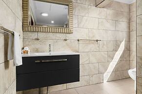 Sleeps 12 Spacious Private Pool Great Location