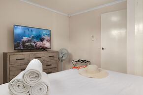 Sleeps 12 Spacious Private Pool Great Location