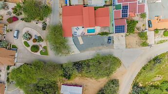 Sleeps 12 Spacious Private Pool Great Location