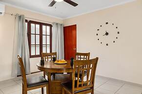 Sleeps 12 Spacious Private Pool Great Location