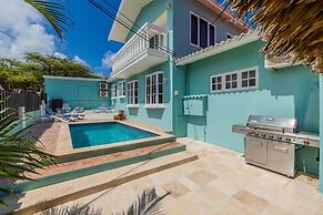 Sleeps 12 Spacious Private Pool Great Location
