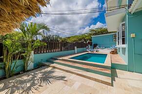 Sleeps 12 Spacious Private Pool Great Location
