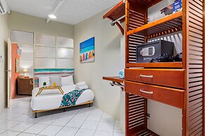 Sleeps 12 Spacious Private Pool Great Location