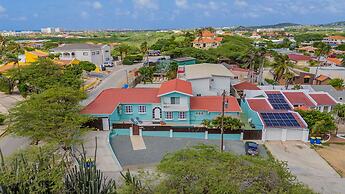 Sleeps 12 Spacious Private Pool Great Location