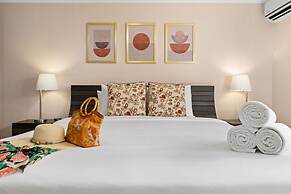 Sleeps 12 Spacious Private Pool Great Location