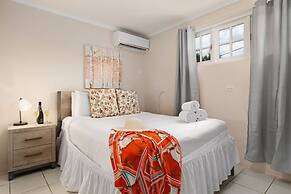 Sleeps 12 Spacious Private Pool Great Location