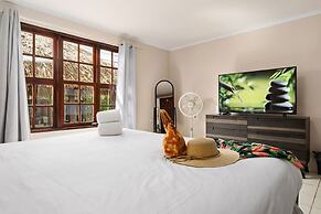 Sleeps 12 Spacious Private Pool Great Location