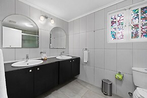 Sleeps 12 Spacious Private Pool Great Location