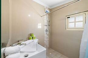 Sleeps 12 Spacious Private Pool Great Location