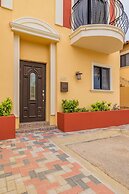 Beautiful Gated Community Retreat Near the Beach