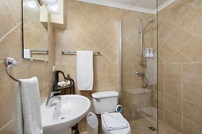 Beautiful Gated Community Retreat Near the Beach