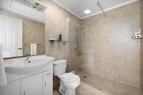 Beautiful Gated Community Retreat Near the Beach