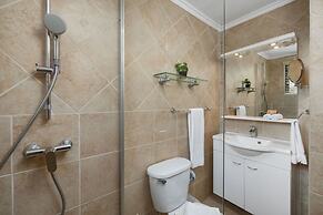 Beautiful Gated Community Retreat Near the Beach