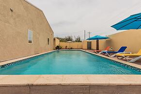 2 Queen Studio w Pool BBQ Hotwater Close 2 Beach