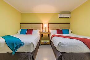 2 Queen Studio w Pool BBQ Hotwater Close 2 Beach