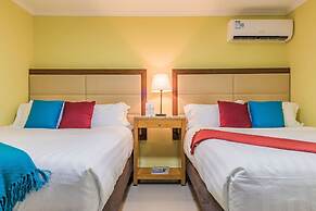 2 Queen Studio w Pool BBQ Hotwater Close 2 Beach