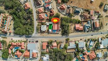 2 Queen Studio w Pool BBQ Hotwater Close 2 Beach