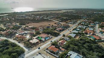 2 Queen Studio w Pool BBQ Hotwater Close 2 Beach