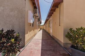 2 Queen Studio w Pool BBQ Hotwater Close 2 Beach