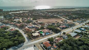 2 Queen Studio w Pool BBQ Hotwater Close 2 Beach