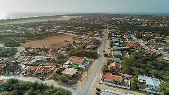 2 Queen Studio w Pool BBQ Hotwater Close 2 Beach