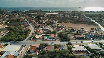 2 Queen Studio w Pool BBQ Hotwater Close 2 Beach