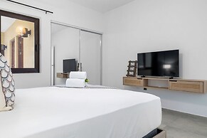 Brand NEW 2br2ba w Private Pool in Gated Community