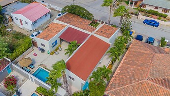 3BR 2BA Near Eagle Beach w Private Pool