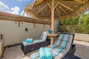 3BR 2BA Near Eagle Beach w Private Pool