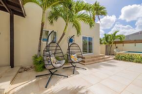 3BR 2BA Near Eagle Beach w Private Pool