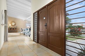 3BR 2BA Near Eagle Beach w Private Pool