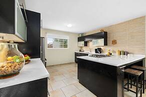 3BR 2BA Near Eagle Beach w Private Pool